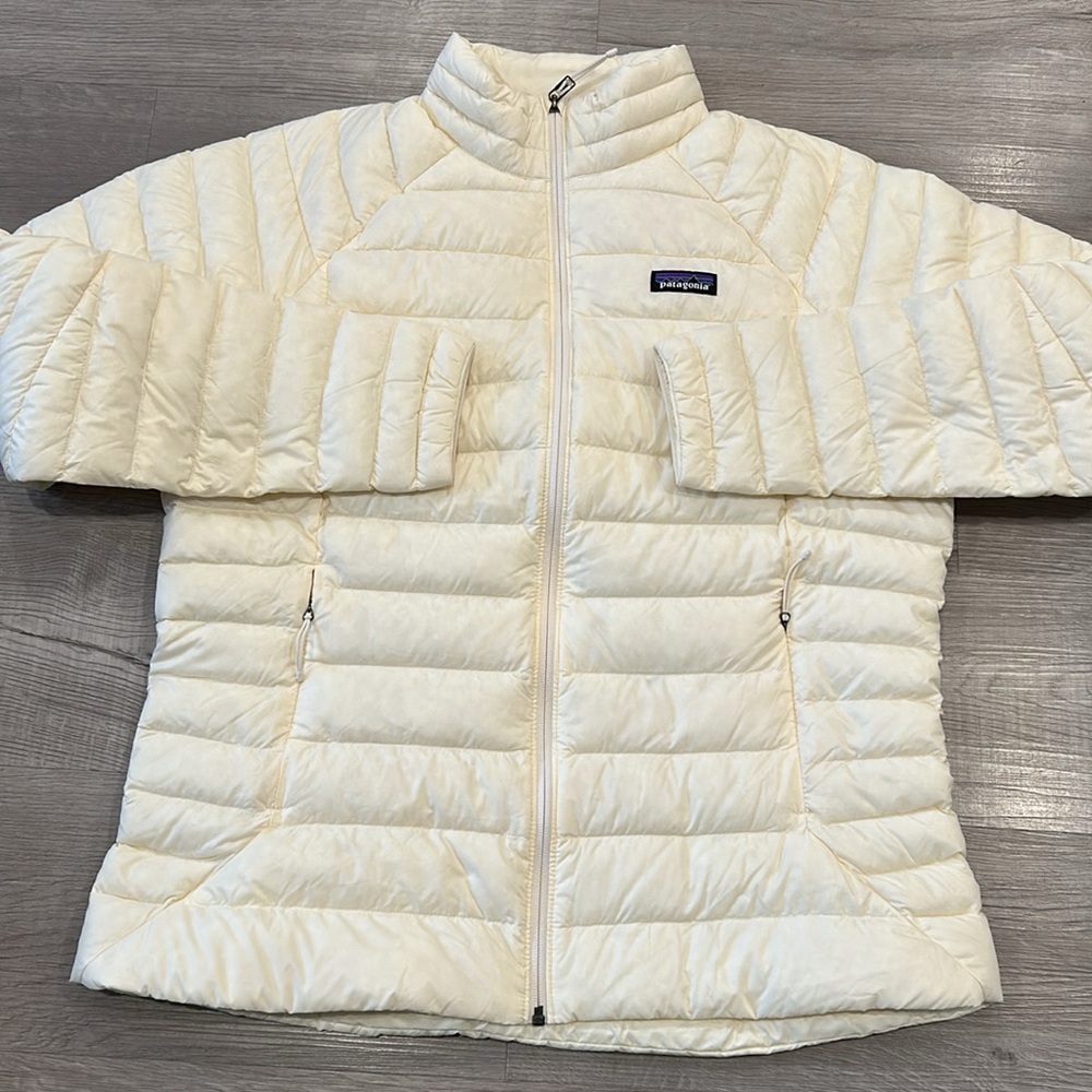PATAGONIA | Women's Down Jacket - Picture 3 of 9